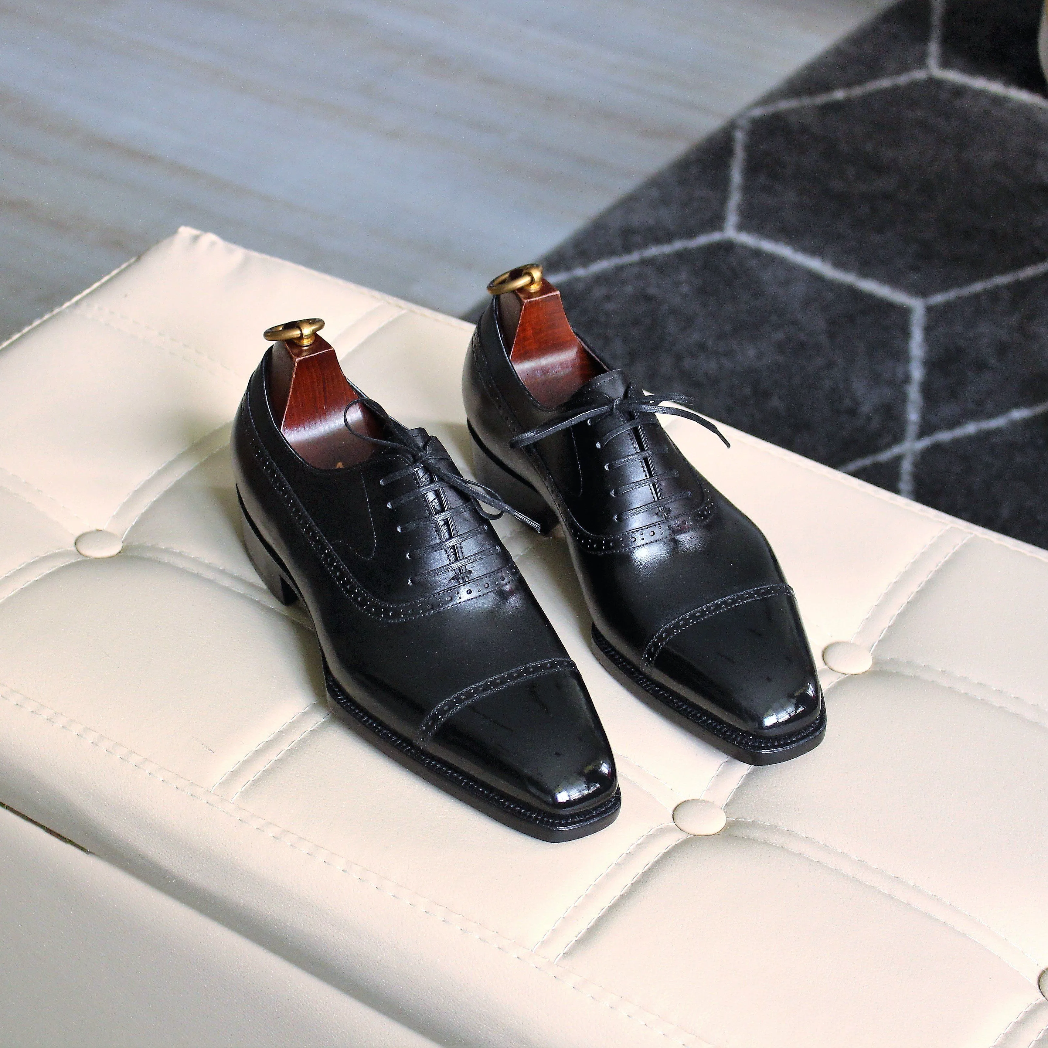 HILLCREST BLACK OXFORD