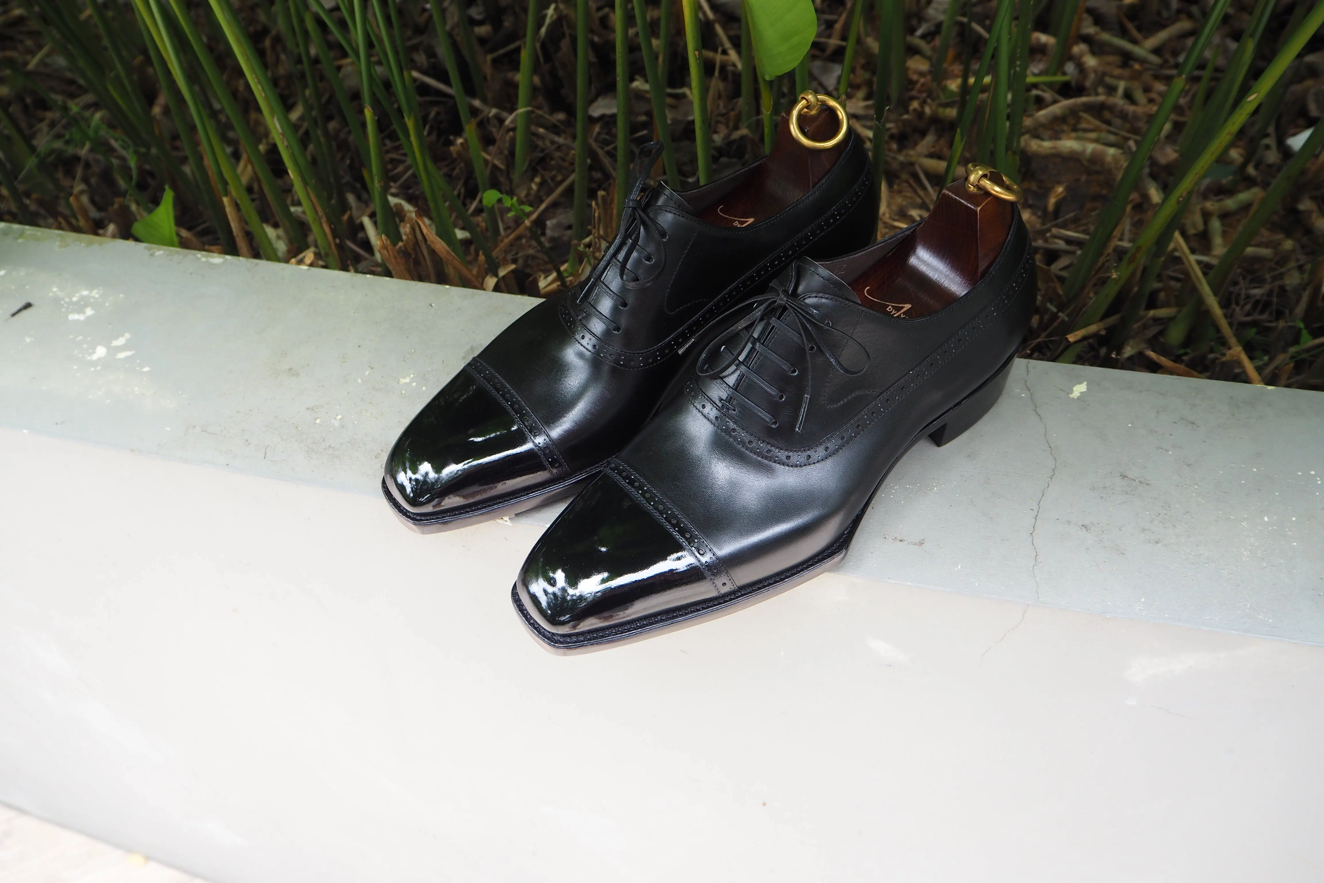 HILLCREST BLACK OXFORD